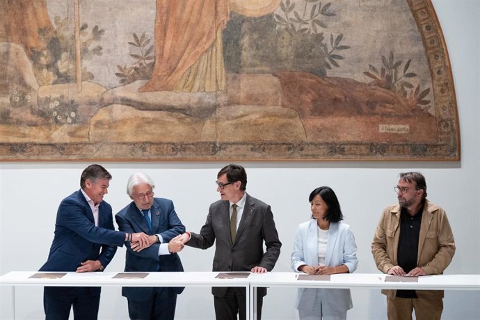 (i-d) Antoni Cañete (Pimec), Josep Sánchez Llibre (Foment del Treball), Salvador Illa, Belén López (CC.OO. De Catalunya) y Camil Ros (UGT de Catalunya)