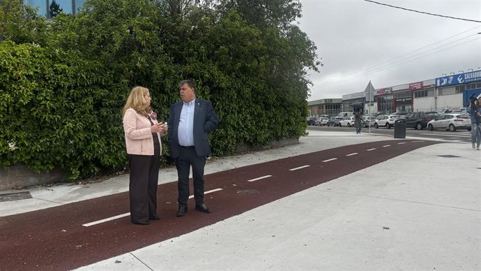 La Alcaldesa De Burgos, Cristina Ayala, Y El Vicealcalde, Juan Manuel Manso, En La Urbanización De Alcalde Dancausa, Esquina Lopez Rodó.