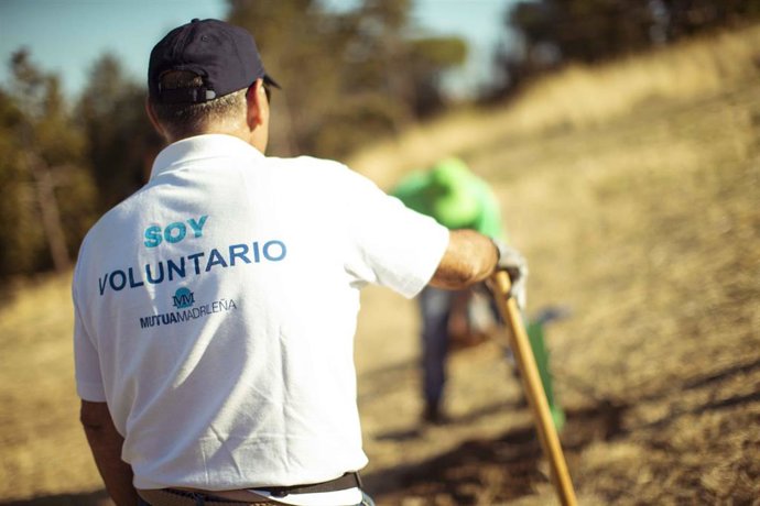 Archivo - Voluntario de Fundación Mutua Madrileña