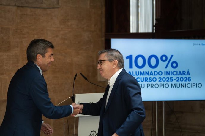El president de la Generalitat, Carlos Mazón, i el conseller d'Educació, Cultura, Universitats i Ocupació, José Antonio Rovira.