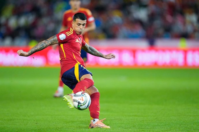 Archivo - Pedro Porro, da Espanha, em ação durante a partida do Grupo A4 da Liga A da UEFA Nations League 2024/25 entre Espanha e Sérvia no estádio Nuevo Arcangel em 15 de outubro de 2024, em Córdoba, Espanha.