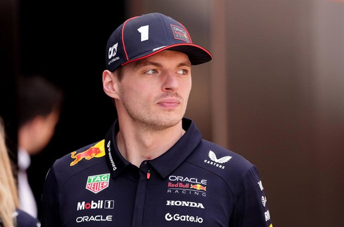 01 de junho de 2025, Espanha, Barcelona: O piloto holandês de Fórmula 1 Max Verstappen, da equipe Red Bull, chega ao Circuito de Barcelona-Catalunha para o Grande Prêmio da Espanha de Fórmula 1. Foto: Bradley Collyer/PA Wire/dpa
