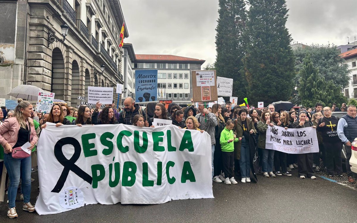 Sindicatos exigen un interlocutor  capaz  de resolver el conflicto en educación tras la dimisión de Espina