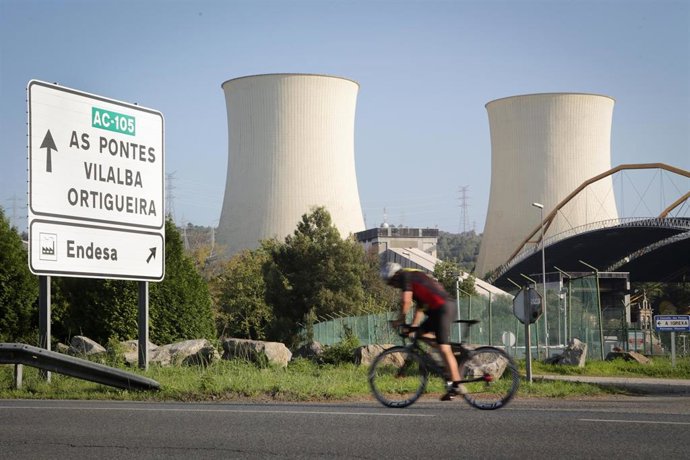 Archivo - Vista de la central térmica de As Pontes, a 5 de octubre de 2023, en As Pontes, A Coruña, Galicia (España). A lo largo del día de hoy la central térmica de As Pontes (A Coruña), la mayor del país, quema las últimas reservas de carbón que le qued