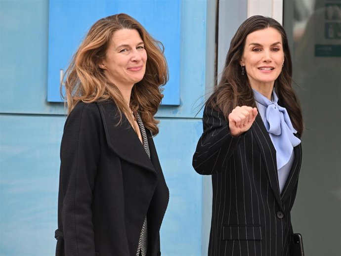 Archivo - La Reina Letizia  y la jefa de la Secretaría de la Reina, María Dolores Ocaña, en una imagen de archivo