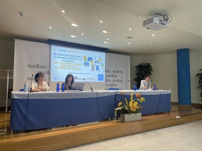 La Federación Navarra de Municipios y Concejos (FNMC) y UNICEF celebran sesiones de trabajo con cargos electos y técnicos para abordar la protección de la infancia.