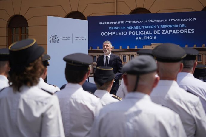 El ministro de Interior, Fernando Grande-Marlaska, visita las obras del Complejo Policial de Zapadores, en Valencia