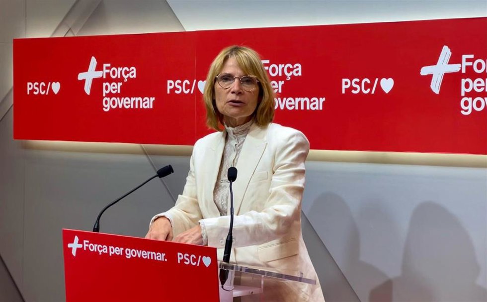 La viceprimera secretaria y portavoz del PSC, Llusa Moret, en una rueda de prensa este lunes.
