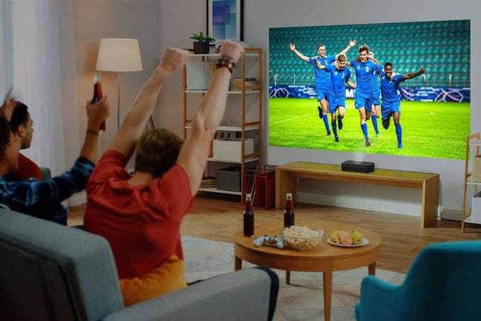 Optoma lanza 'Photon Go'; Proyector portátil de triple láser con Google TV