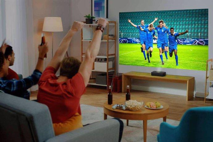 Optoma lanza 'Photon Go'; Proyector portátil de triple láser con Google TV