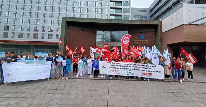 Continúan las concentraciones del personal de la sanidad ante "la injusta y déspota gestión" de Salud