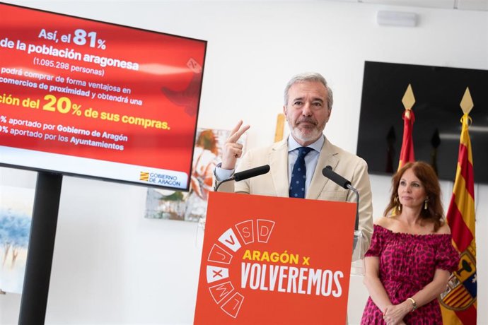 El presidente del Gobierno de Aragón, Jorge Azcón, en la presentación de la nueva campaña del programa 'Volveremos' llevada a acabo este lunes en Ejea de los Caballeros.