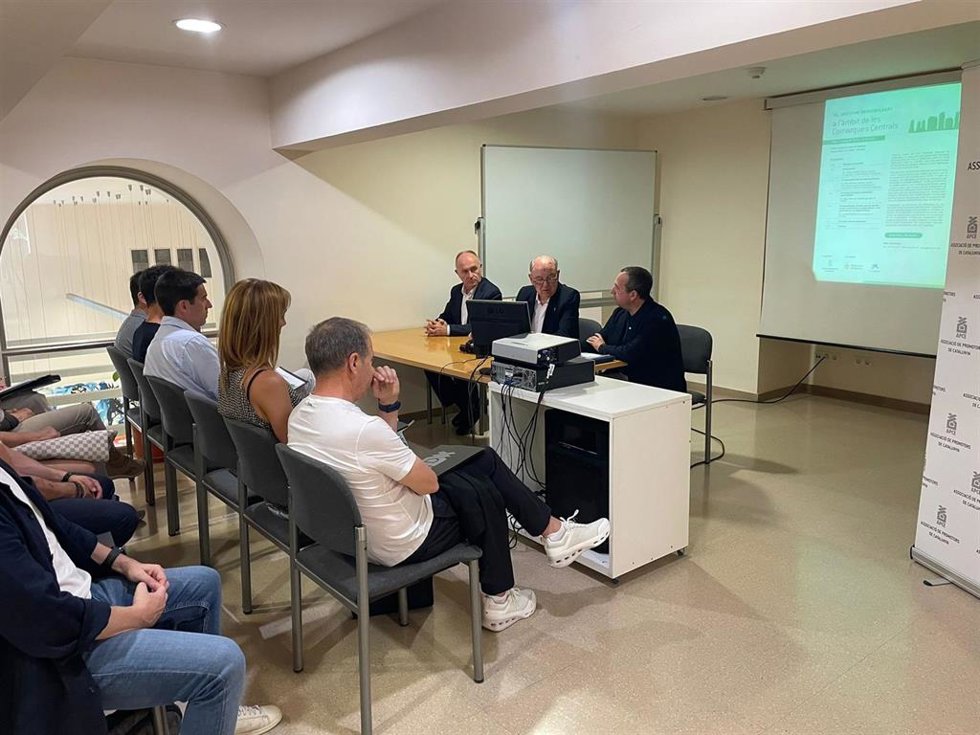 Sesión inmobiliaria 'Conjuntura Immobiliria Residencial: Comarques Centrals' de Apce y CaixaBank en Manresa