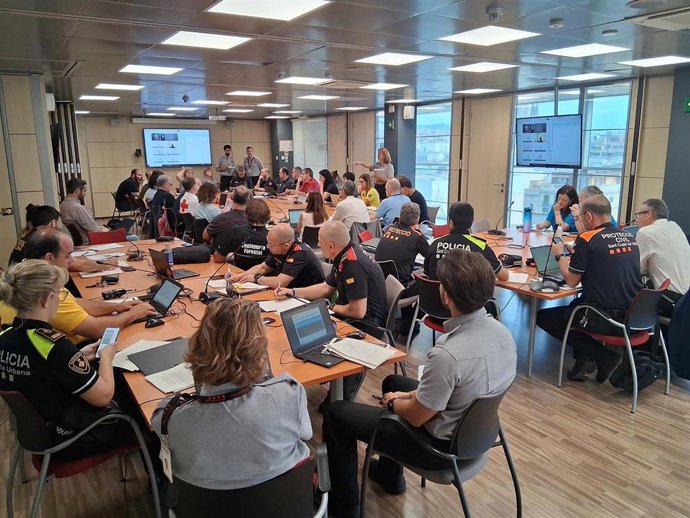 Simulacro de despacho de Protecció Civil ante un posible incendio forestal