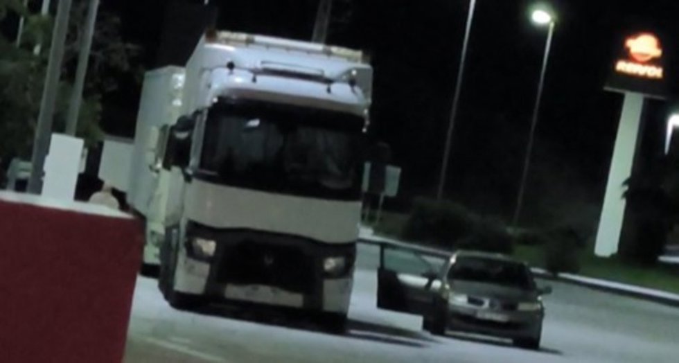 Los presuntos ladores asaltaban a personas que dormían en sus coches para robarles bolsos y maletas, pero también rajaban las lonas de los camiones para sustraer mercancías.