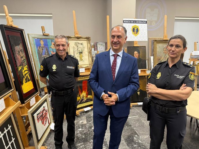 Confiscades 41 obres falses de pintors com Warhol o Dalí que es pretenien subhastar per 1,2 milions d'euros