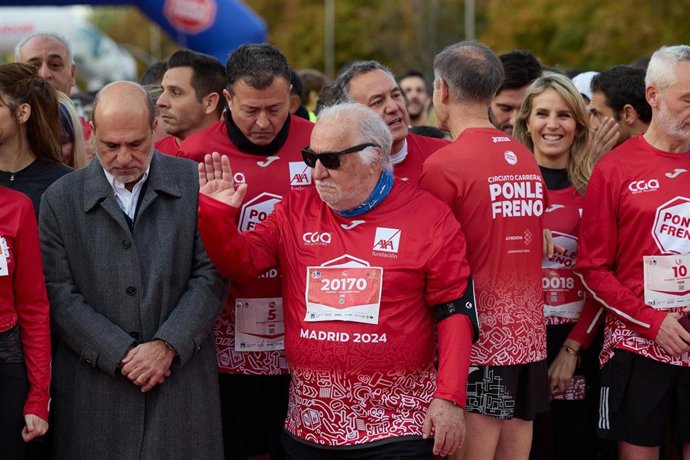 Archivo - El director de la DGT, Pere Navarro (c), durante la Carrera Ponle Freno Madrid 2024, a 17 de noviembre de 2024, en Madrid (España). La carrera popular, impulsada por Atresmedia junto con la Fundación AXA y que este año celebra su 16ª edición, ti