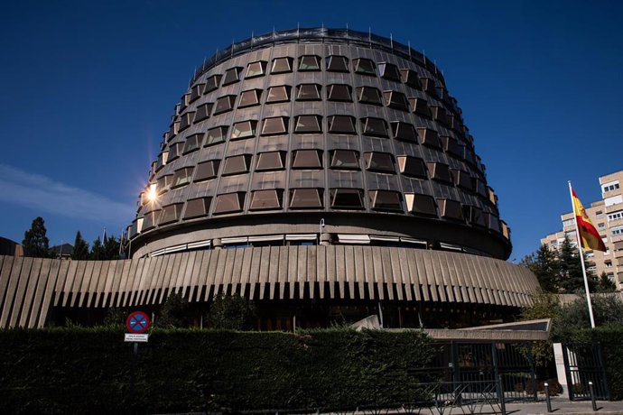 Archivo - Imagen de archivo de la fachada del Tribunal Constitucional.