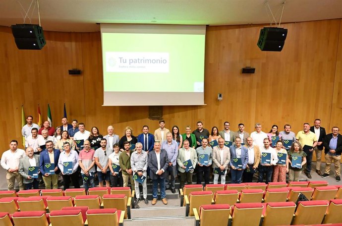 Entrega de convenios para rutas patrimoniales en la Diputación de Granada