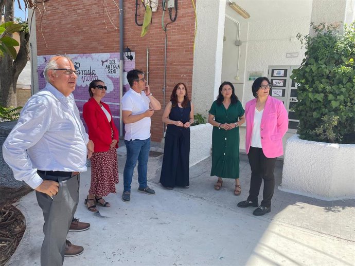 Visita de la Junta y el Ayuntamiento al instituto Antigua Sexi