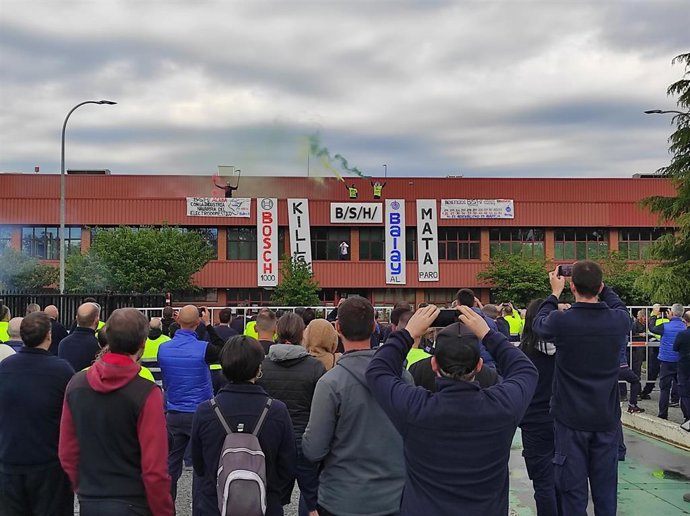 Concentración de trabajadores de BSH ante la planta de Esquíroz en una imagen de archivo.