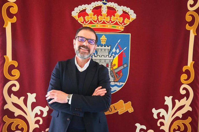 Archivo - El exalcalde de Ferrol, Ángel Mato Escalona, posa en la sala de recepciones durante una entrevista con Europa Press, a 27 de abril de 2022, en Ferrol, A Coruña, Galicia (España).