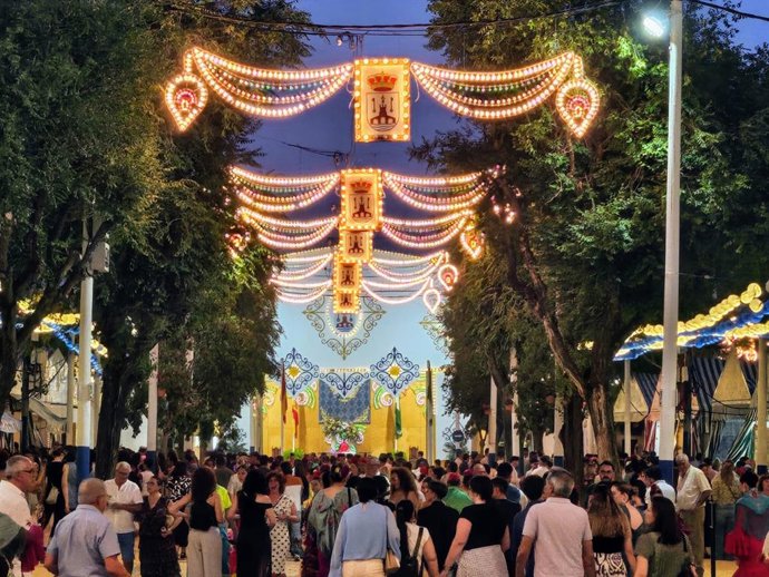 Alumbrado de la Feria de Alcalá en esta edición de 2025.