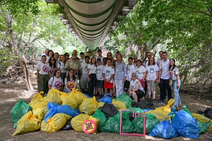 La Reina Doña Sofía se une a la gran recogida ciudadana "1m2 contra la basuraleza" del Proyecto LIBERA.