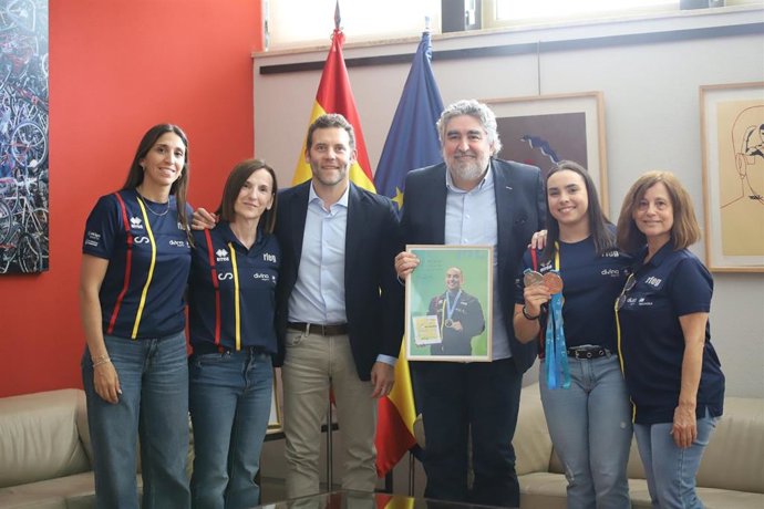 El presidente del CSD, José Rodríguez Uribes, ha recibido este lunes en el Consejo a la gimnasta Alba Petisco por su histórico papel en el reciente  Europeo de gimnasia artística en Alemania.