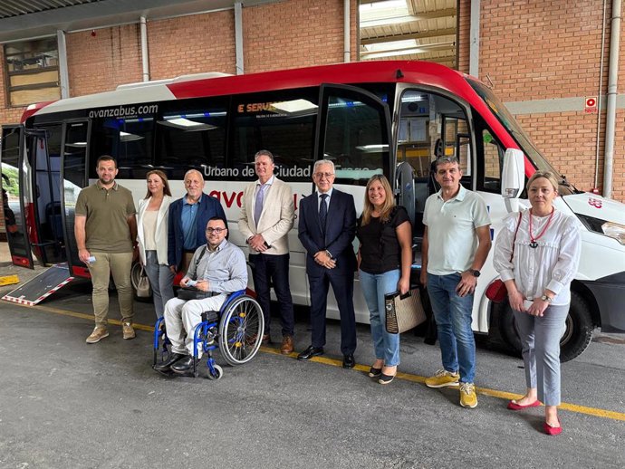 Estreno del nuevo contrato de autobús urbano de Fraga (Huesca).