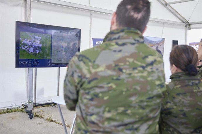 Una pantalla durante una demostración en la Base del Ejército en Colmenar Viejo, a 9 de mayo de 2025, en Colmenar Viejo, Madrid (España).