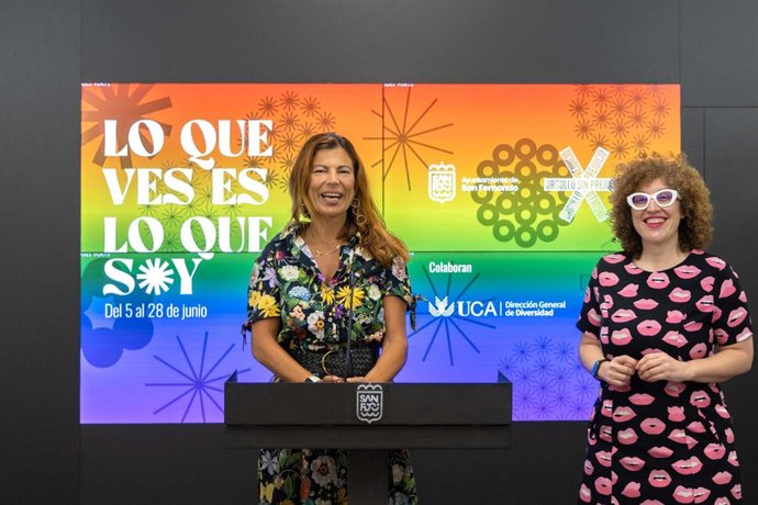 La concejala de Igualdad, Mujer y Lgtbiq+ en el Ayuntamiento de San Fernando, Isabel Blanco, y la concejala de Cultura, Pepa Pacheco, presentan los actos del Orgullo