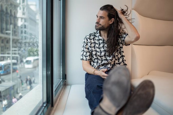 El director y guionista Oliver Laxe, durante una entrevista para Europa Press con el cineasta Oliver Laxe y el actor Sergi López por la película 'Sirat', premiada en el Festival de Cannes, en el Espacio Movistar, a 2 de junio de 2025, en Madrid (España). 