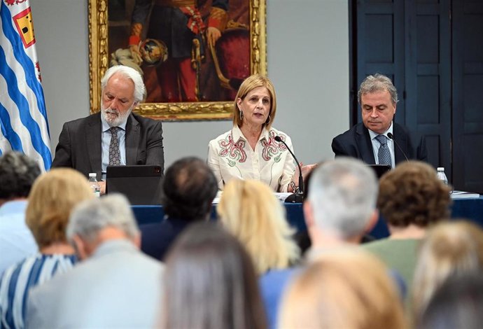 La alcaldesa de Jerez de la Frontera (Cádiz), María José García-Pelayo, presidiendo la Mesa de Turismo