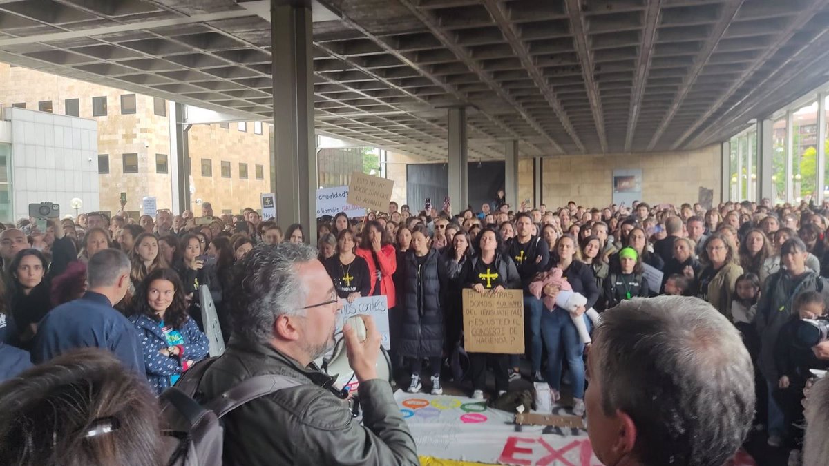 Concluye sin acuerdo la reunión entre Principado y sindicatos de enseñanza, que mantienen la huelga indefinida