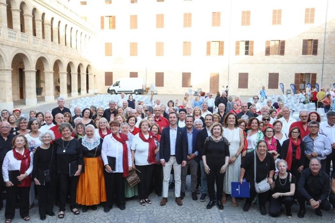 Medio millar de personas participan en los encuentros de corales de personas mayores de Mallorca.