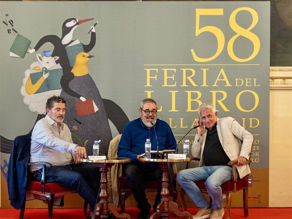 Los periodistas y poetas Carlos Aganzo, Ignacio Elguero y Julián Quirós.