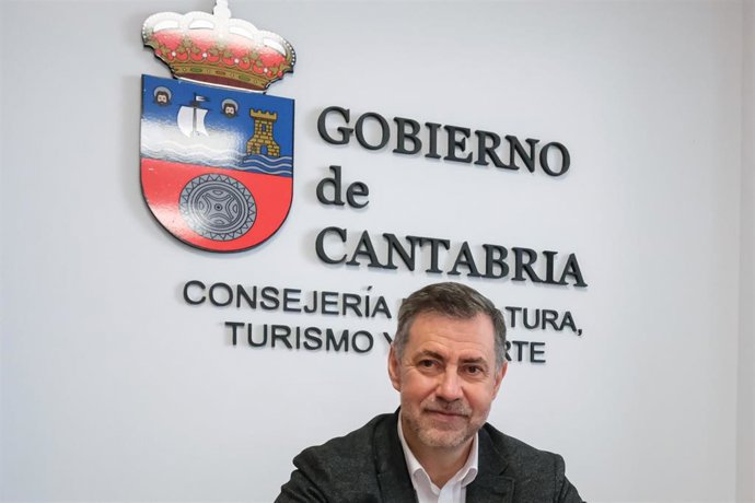 Archivo - El consejero de Cultura, Turismo, Deporte, Luis Martínez Abad