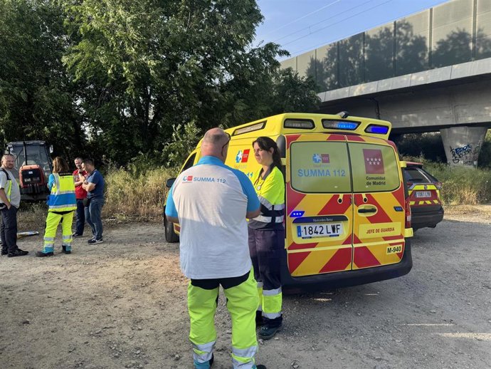 Efectivos del SUMMA 112 atendiendo una emergencia en Getafe