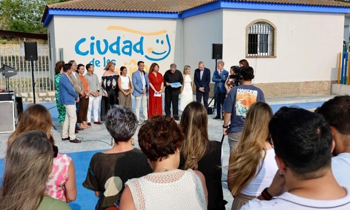 Rotonda dedicada al centro escolar.