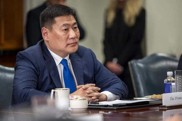 Archivo - El hasta ahora primer ministro de Mongolia, Oyun-Erdene Luvsannamsrain