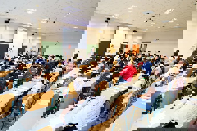 Alumnos de Cantabria realizan la PAU en la Universidad de Cantabria