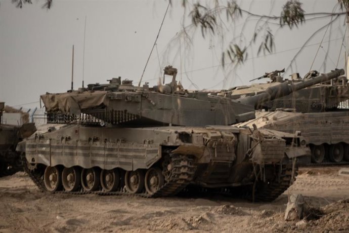 Vista de un tanque israelí en la frontera con la Franja de Gaza 