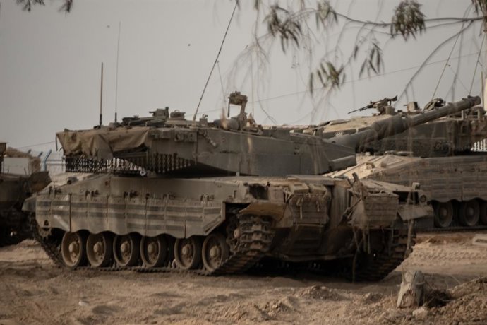 16 de maio de 2025, Fronteira de Gaza, Fronteira de Gaza, Israel: Um tanque parado na fronteira de Gaza.