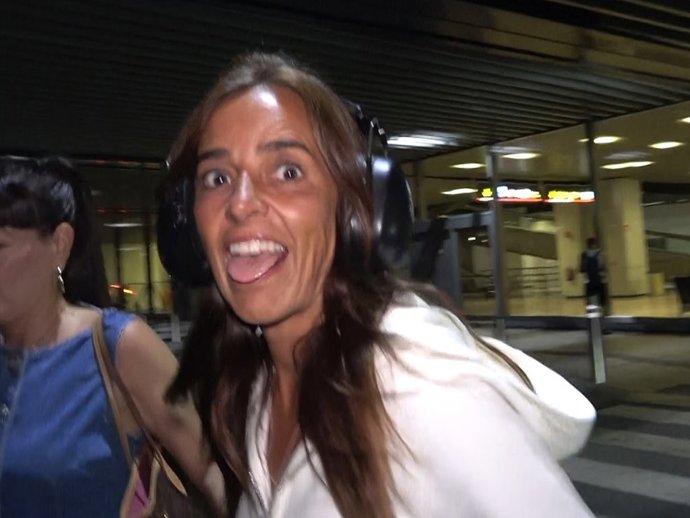 Carmen Alcayde llega a Madrid tras su expulsión de 'Supervivientes'