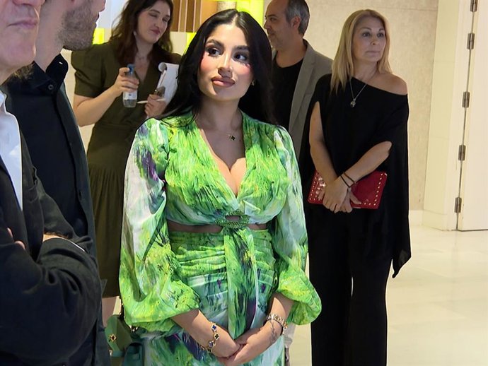 Lola Romero, embarazadísima, ha acompañado a Omar Montes a los Premios Naranja y Limón