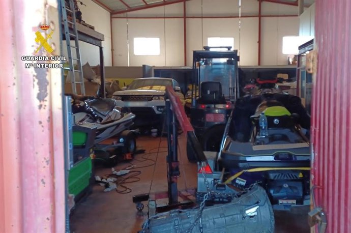 Desmantelado un taller mecánico ilegal en Algorfa