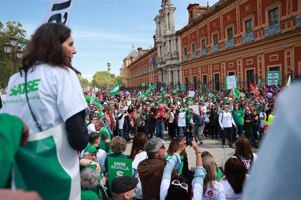 Archivo - Manifestación en defensa de la sanidad pública en Sevilla. A 05 de abril de 2025, en Sevilla (Andalucía, España).