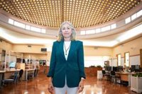 La consejera de Salud defiende los conciertos para cumplir los decretos de garantía: "Liberan sesiones de quirófano"