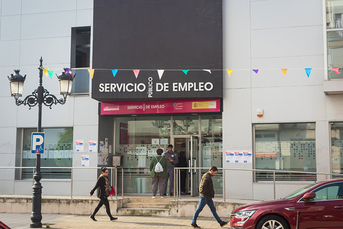 Archivo - Oficina de empleo en Cantabria